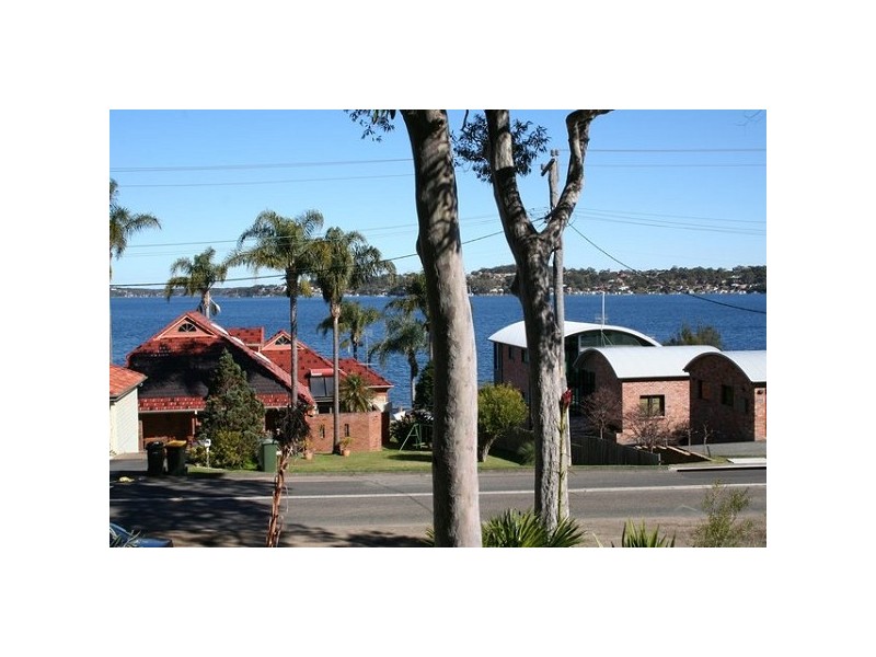 106 Coal Point Road, Coal Point NSW 2283
