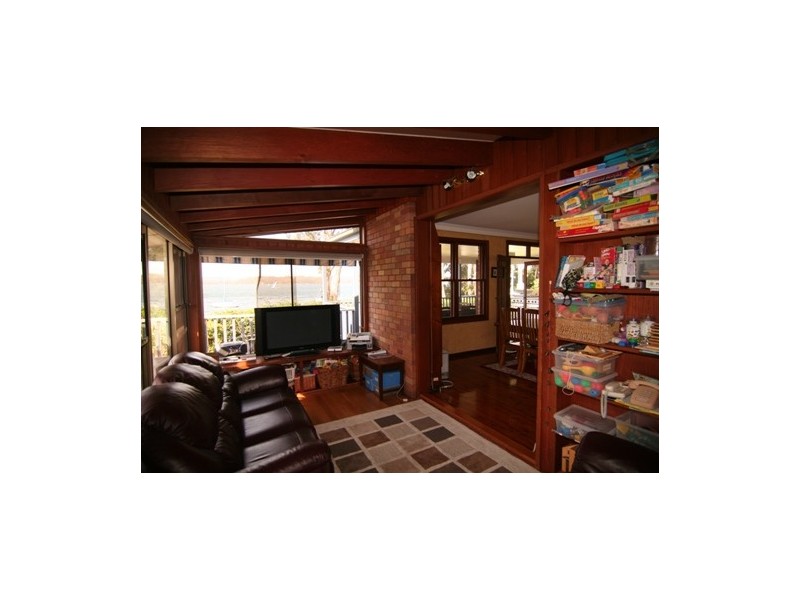 3 Laycock Street, Carey Bay NSW 2283