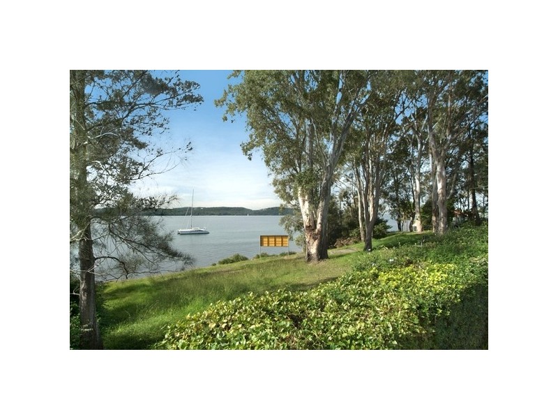 3 Laycock Street, Carey Bay NSW 2283