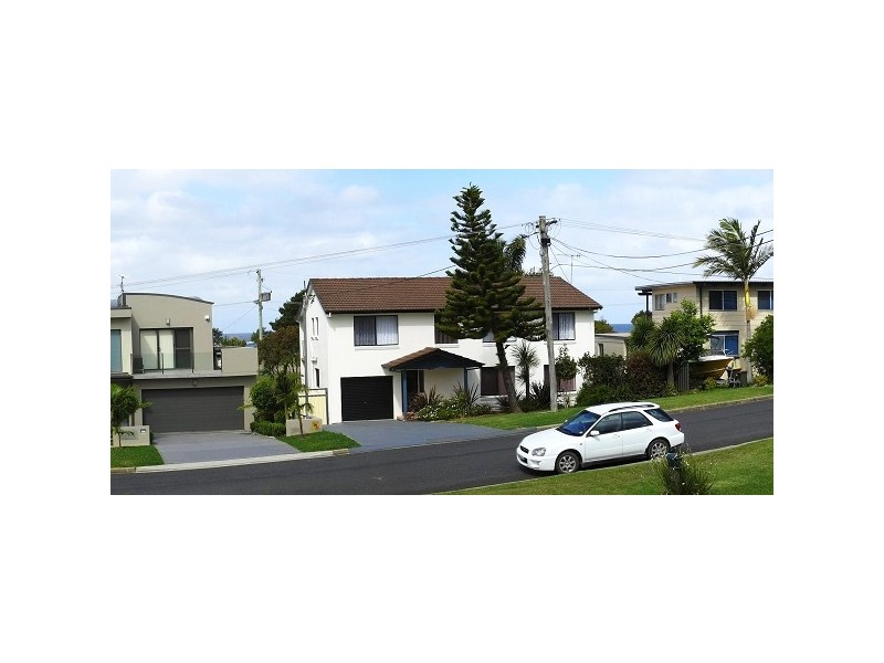 1 Moorong Crescent, Malua Bay NSW 2536