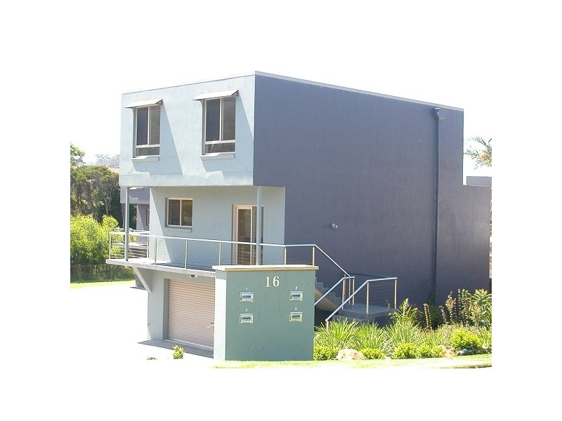 1/16 Wimbin Ave, Malua Bay NSW 2536