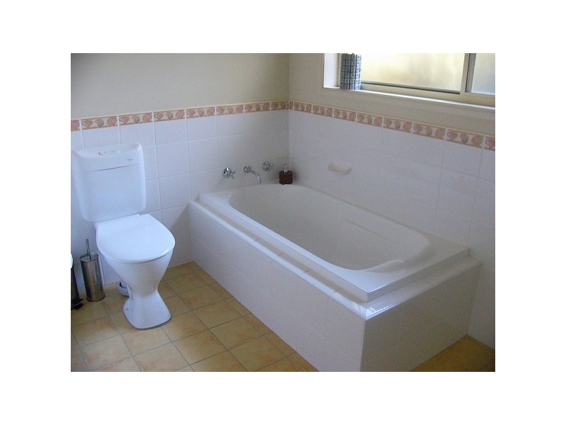 10 Henry Place, Long Beach NSW 2536