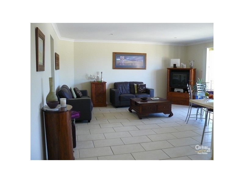 10 Henry Place, Long Beach NSW 2536