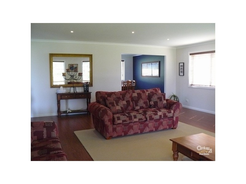 65 Eric Fenning Drive, Surf Beach NSW 2536