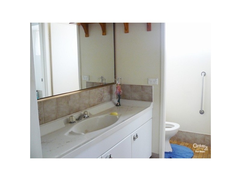 9 Deakin Parade, Tomakin NSW 2537