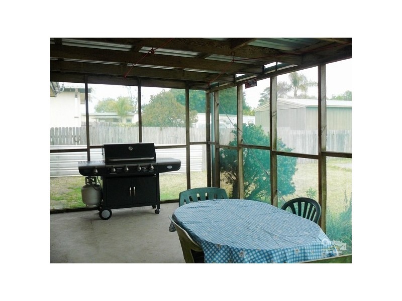 9 Deakin Parade, Tomakin NSW 2537