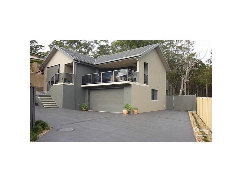 2/2 Vince Place, Malua Bay NSW 2536