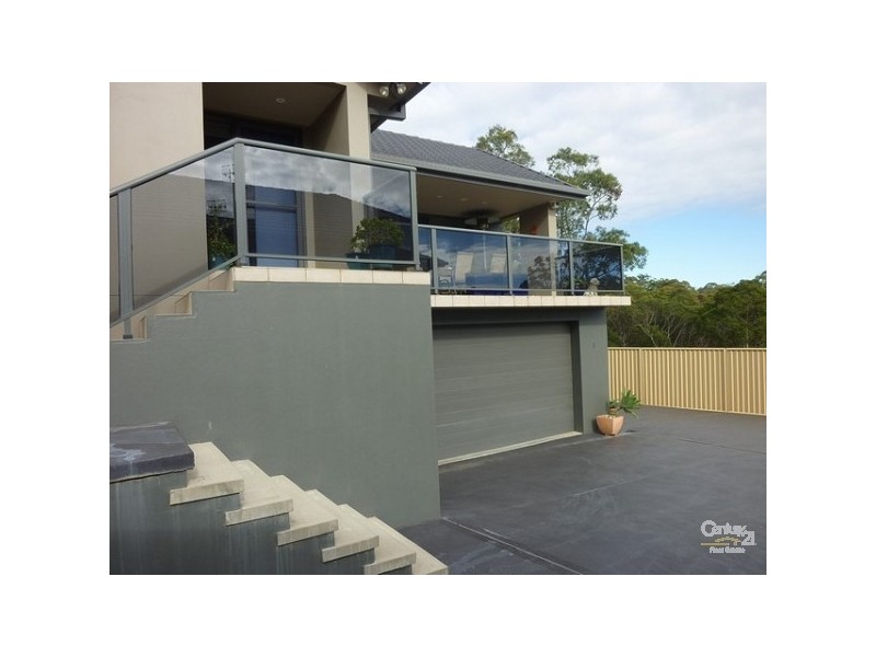 2/2 Vince Place, Malua Bay NSW 2536