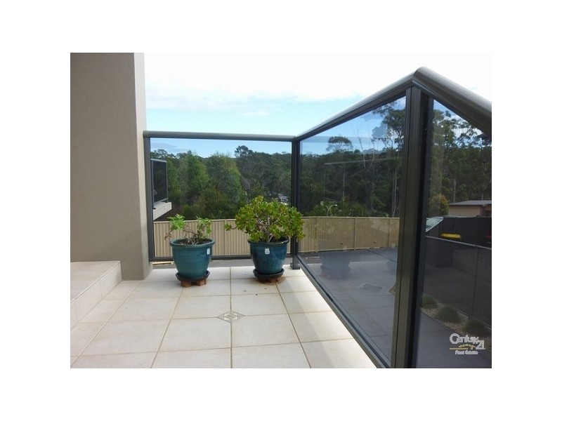 2/2 Vince Place, Malua Bay NSW 2536