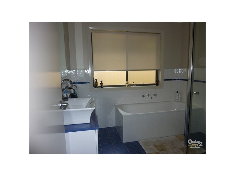 2/2 Vince Place, Malua Bay NSW 2536