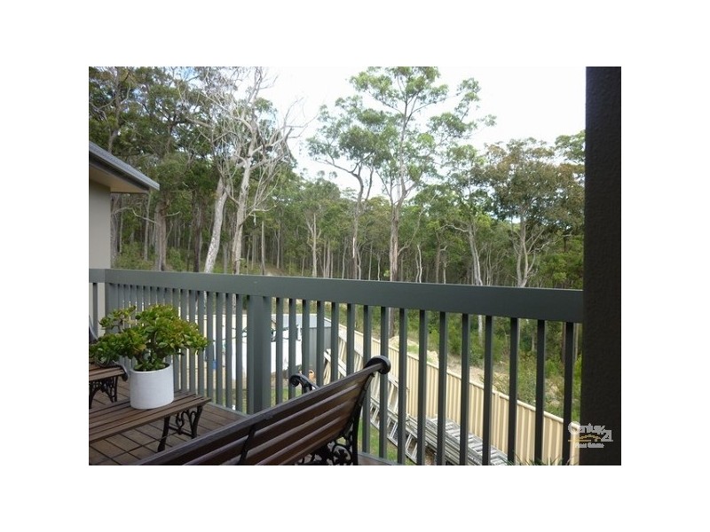 2/2 Vince Place, Malua Bay NSW 2536