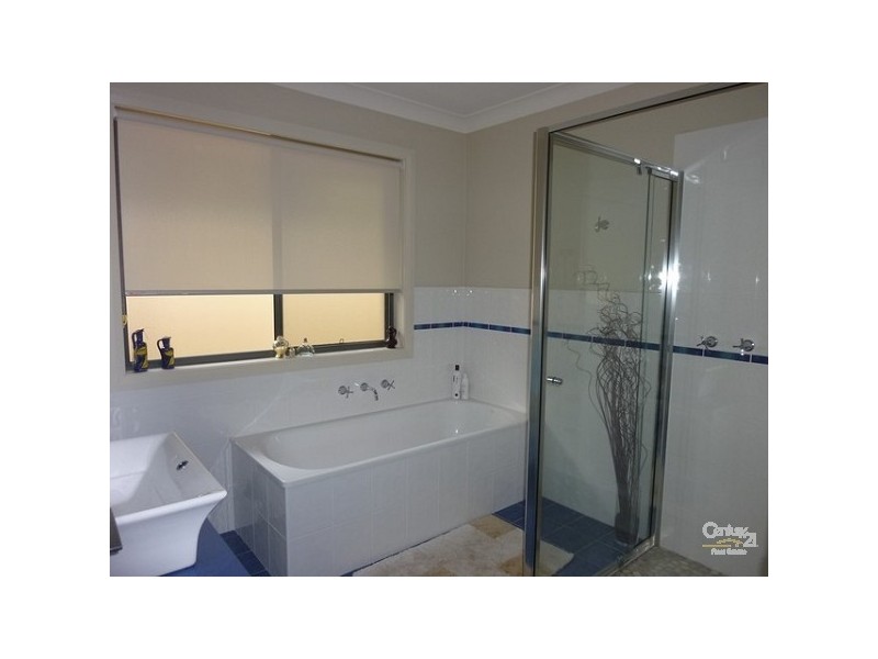 2/2 Vince Place, Malua Bay NSW 2536