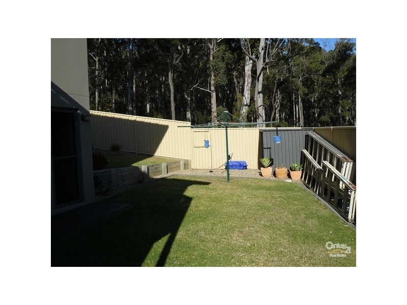 2/2 Vince Place, Malua Bay NSW 2536