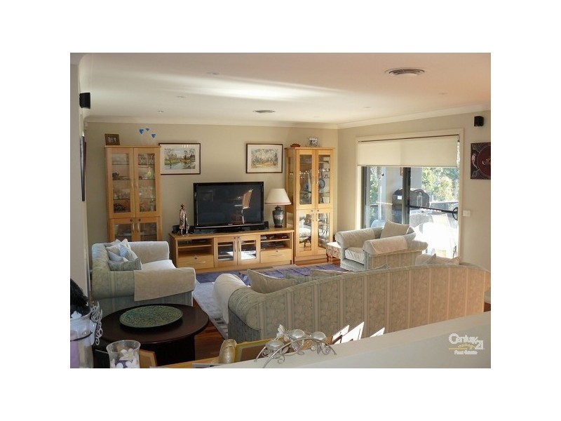 2/2 Vince Place, Malua Bay NSW 2536