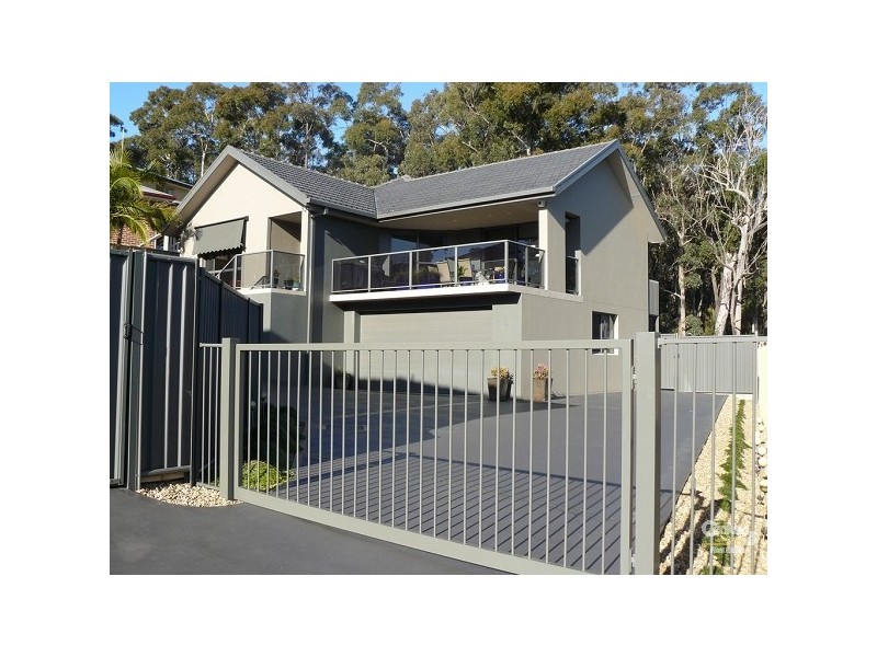 2/2 Vince Place, Malua Bay NSW 2536