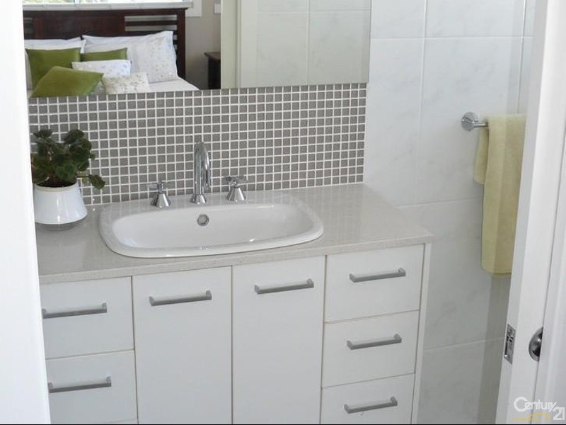 2/44 Parker Avenue, Surf Beach NSW 2536