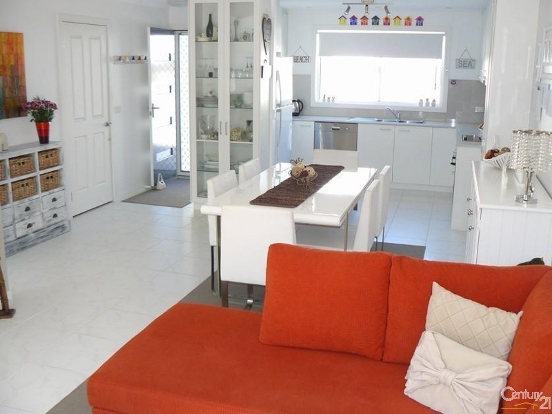 2/44 Parker Avenue, Surf Beach NSW 2536