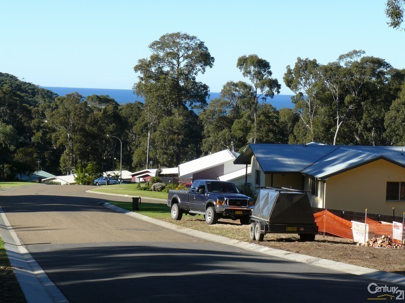 8 Warragai Place, Malua Bay NSW 2536
