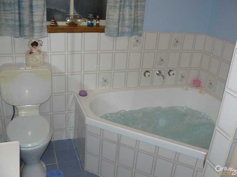 4 Mulgowrie Street, Malua Bay NSW 2536