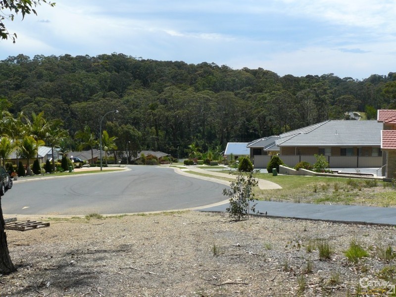 16 Rosemary Close, Malua Bay NSW 2536