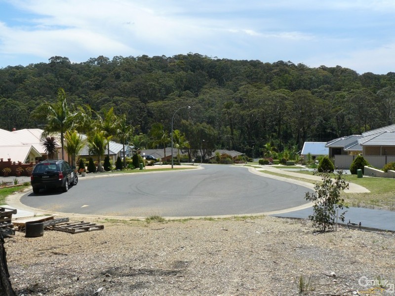 16 Rosemary Close, Malua Bay NSW 2536