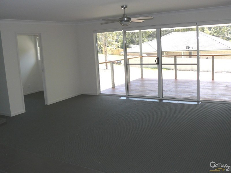 2/8 Elandra Place, Malua Bay NSW 2536
