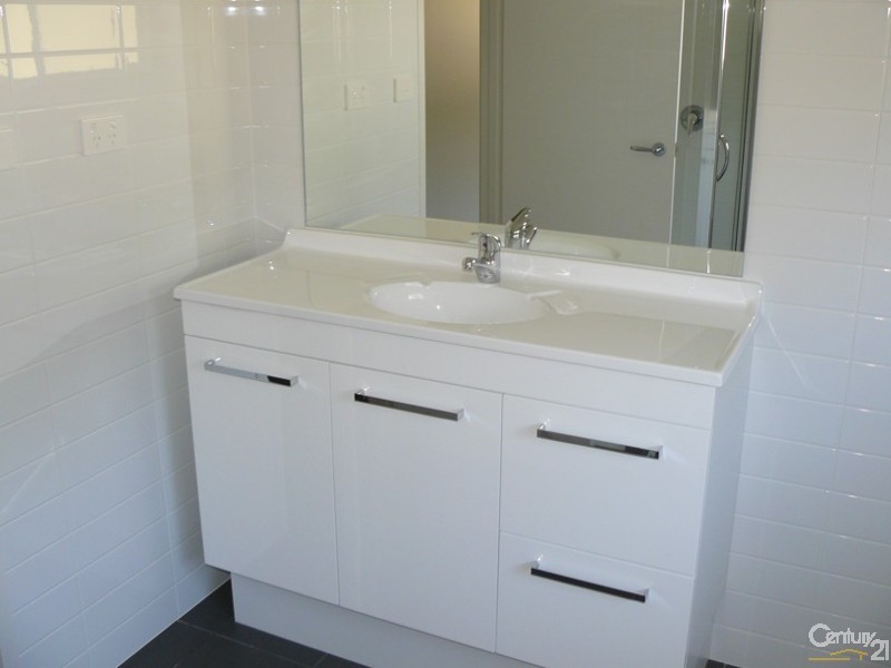 2/8 Elandra Place, Malua Bay NSW 2536