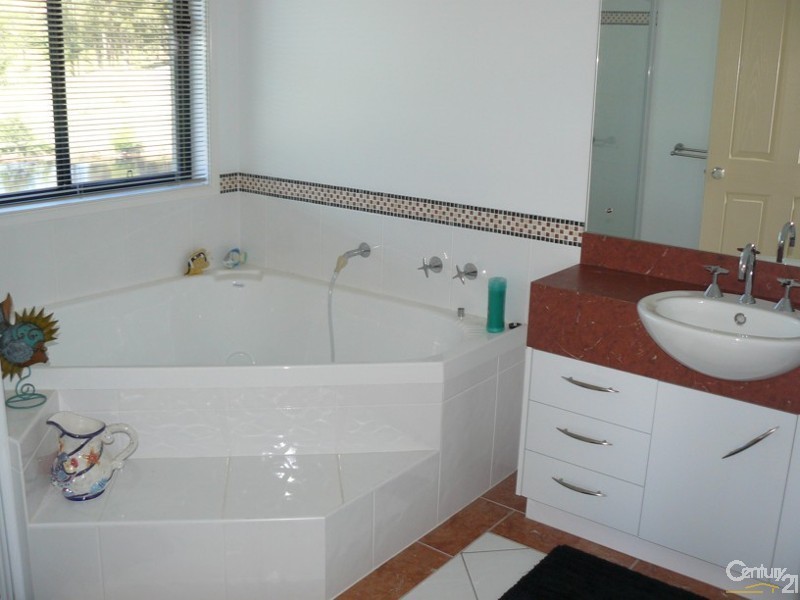 31 McBride Close, Malua Bay NSW 2536