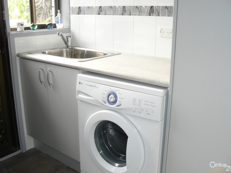 6/4 Sunpatch Parade, Tomakin NSW 2537