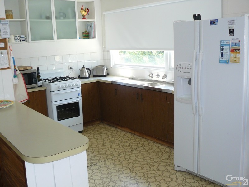 643 Beach Road, Surf Beach NSW 2536