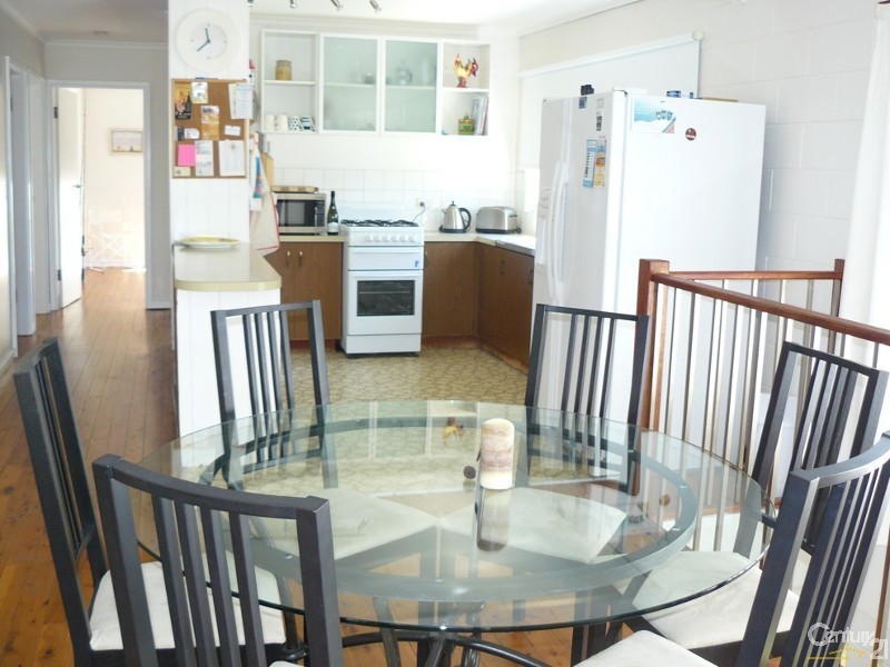643 Beach Road, Surf Beach NSW 2536