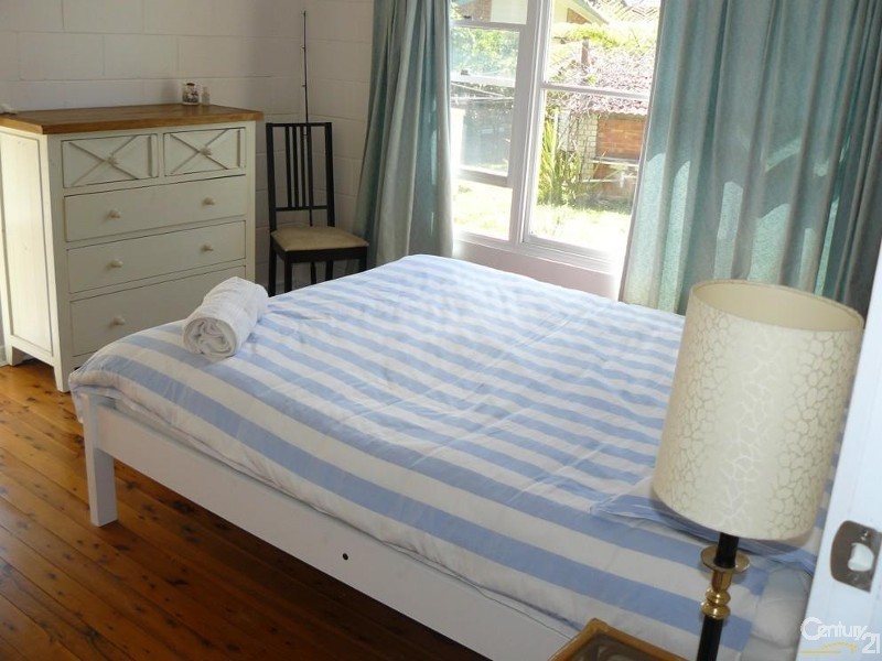 643 Beach Road, Surf Beach NSW 2536