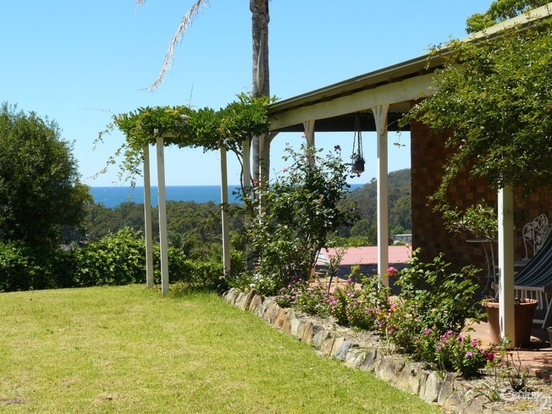 8 Silverdell Place, Surf Beach NSW 2536