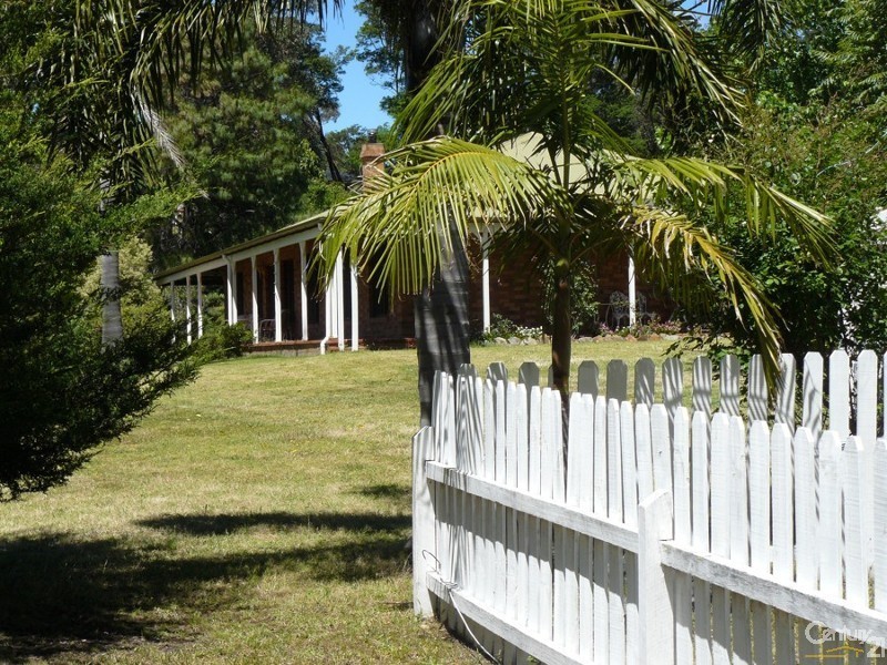 8 Silverdell Place, Surf Beach NSW 2536