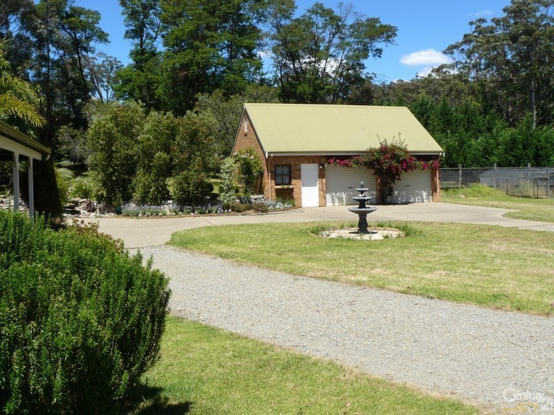 8 Silverdell Place, Surf Beach NSW 2536