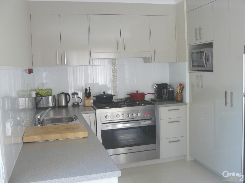 4/4 Lisa Place, Surf Beach NSW 2536