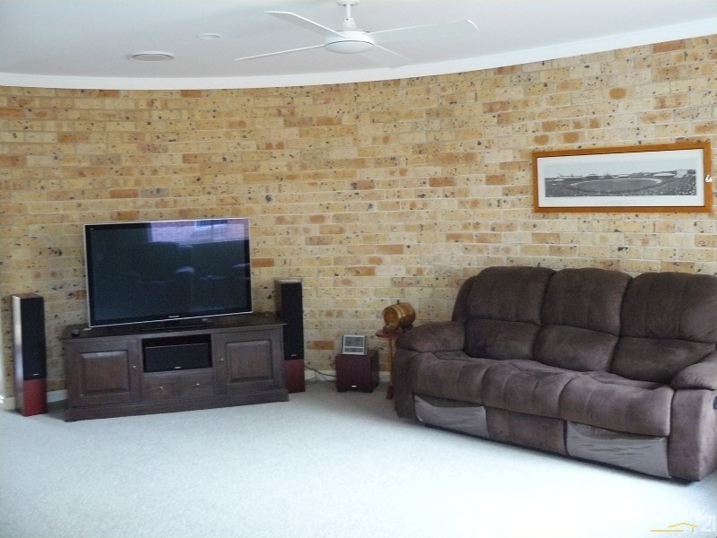 4/4 Lisa Place, Surf Beach NSW 2536