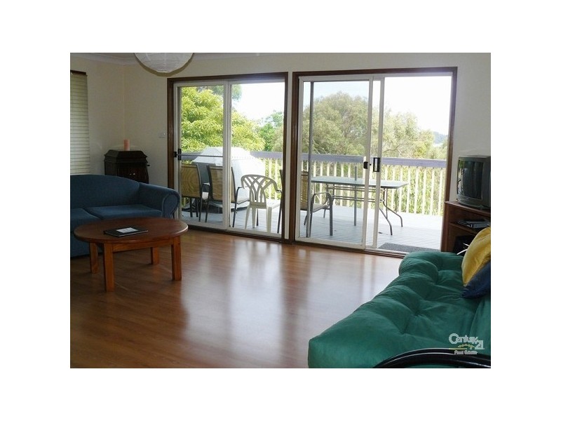 17 TALLAWANG AVENUE, Malua Bay NSW 2536