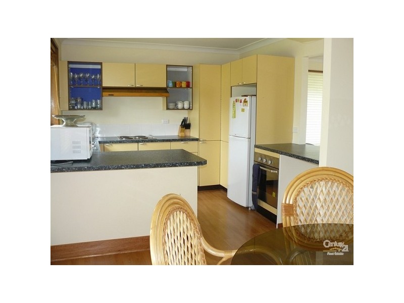 17 TALLAWANG AVENUE, Malua Bay NSW 2536