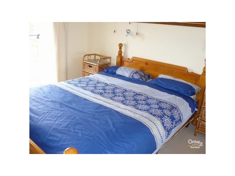 17 TALLAWANG AVENUE, Malua Bay NSW 2536