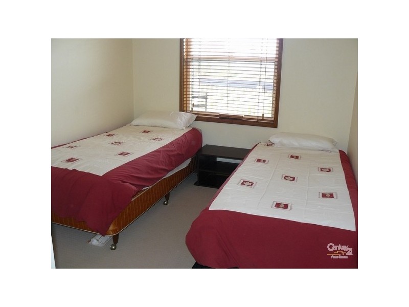 17 TALLAWANG AVENUE, Malua Bay NSW 2536