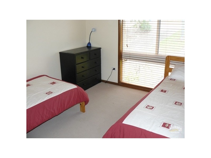 17 TALLAWANG AVENUE, Malua Bay NSW 2536