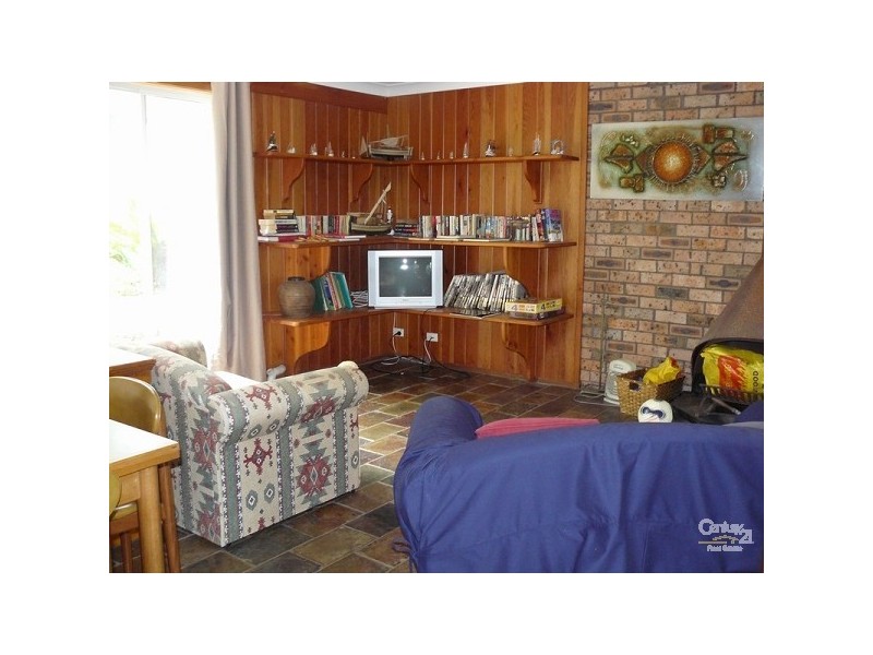 17 TALLAWANG AVENUE, Malua Bay NSW 2536