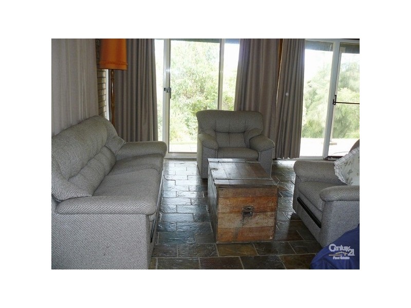 17 TALLAWANG AVENUE, Malua Bay NSW 2536