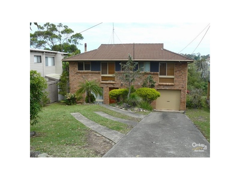 17 TALLAWANG AVENUE, Malua Bay NSW 2536