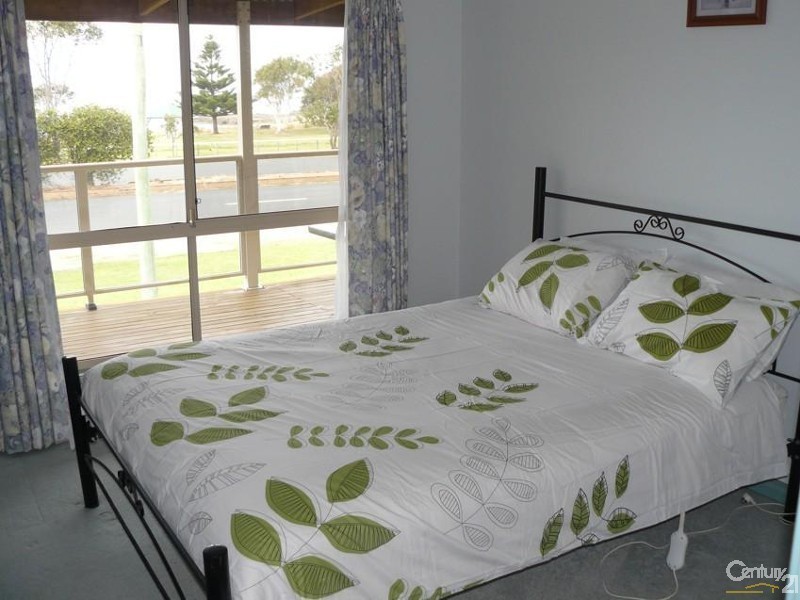 555 George Bass Drive, Malua Bay NSW 2536