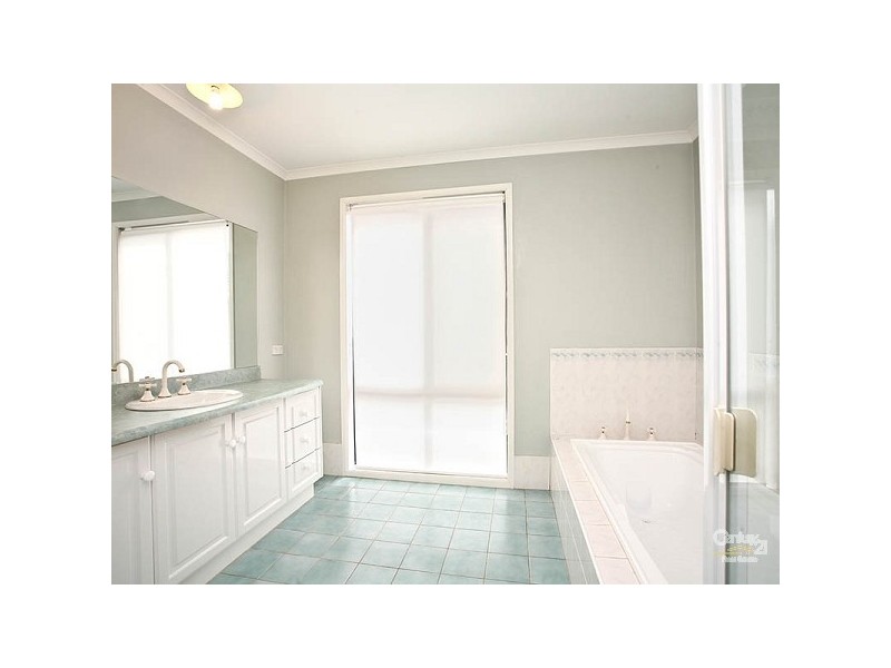 38 Stratheden Ave, Beaumont Hills NSW 2155