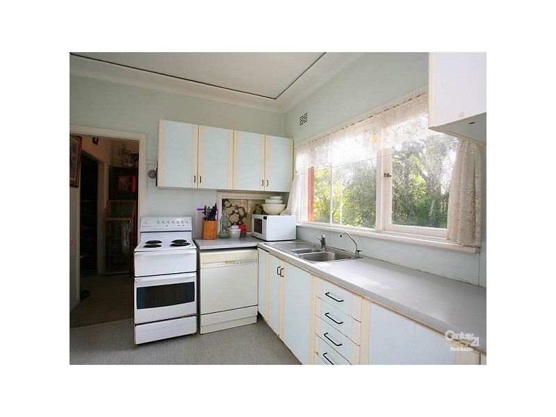 8 Cecil Ave, Castle Hill NSW 2154