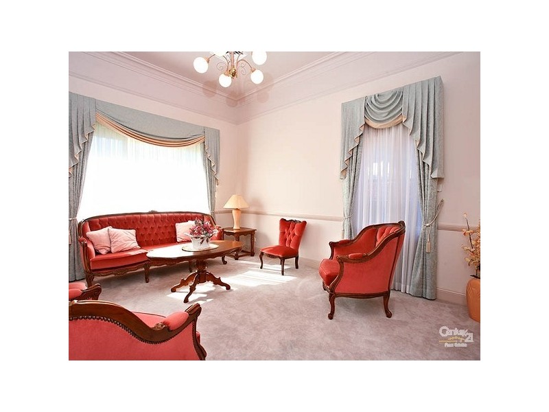 8 Shelly Cres, Beaumont Hills NSW 2155