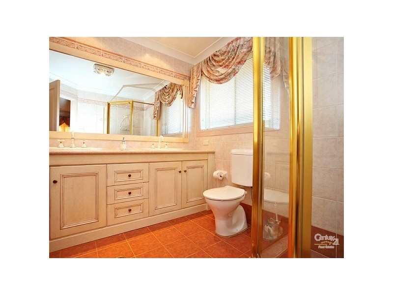 8 Shelly Cres, Beaumont Hills NSW 2155